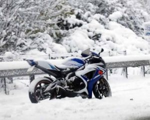 Moto con nieve